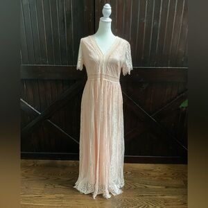Chic V-Neck Lace Maxi Dress in Blush